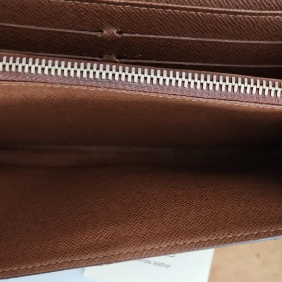 Louis Vuitton Monogram Sarah Wallet - Picture 13 of 16